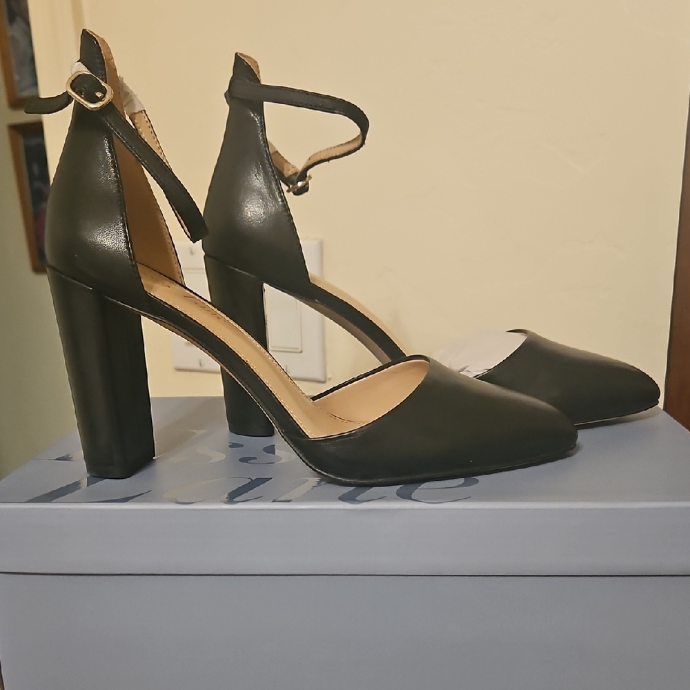 Essex Lane Black Block Heel D'Orsay Heels